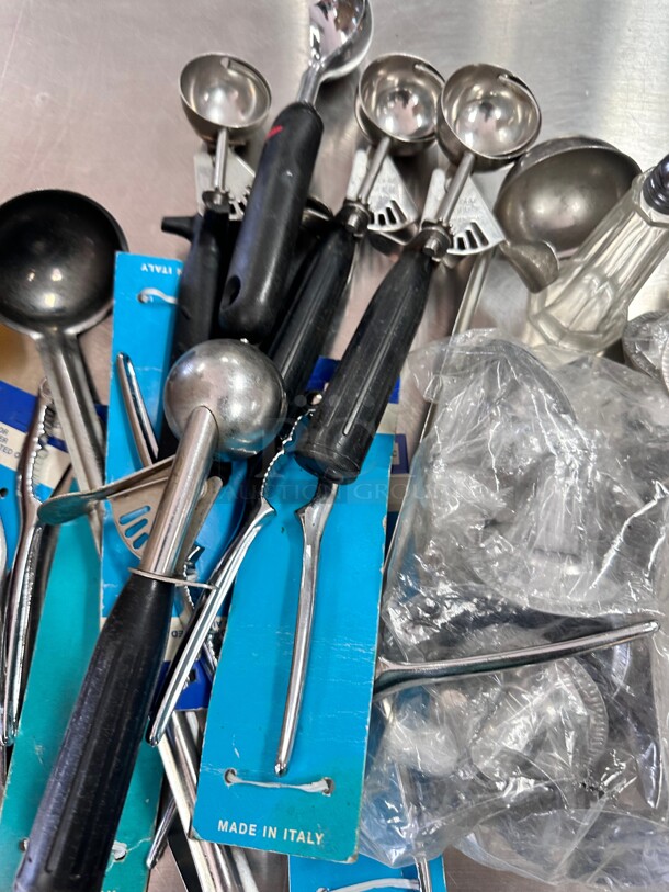 One Lot Of Misc Kitchen Items 
Ice Cream Scooper Table Holders Can Opener etc - Image 7 of 11
