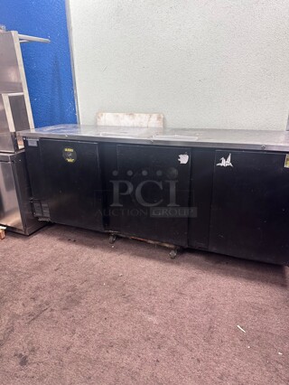 Excellent Condition Beverage-Air DD94HC-1-B Commercial Kegerator Beer Dispenser - Black, (5) 1/2 Keg Capacity 115 Volt Working