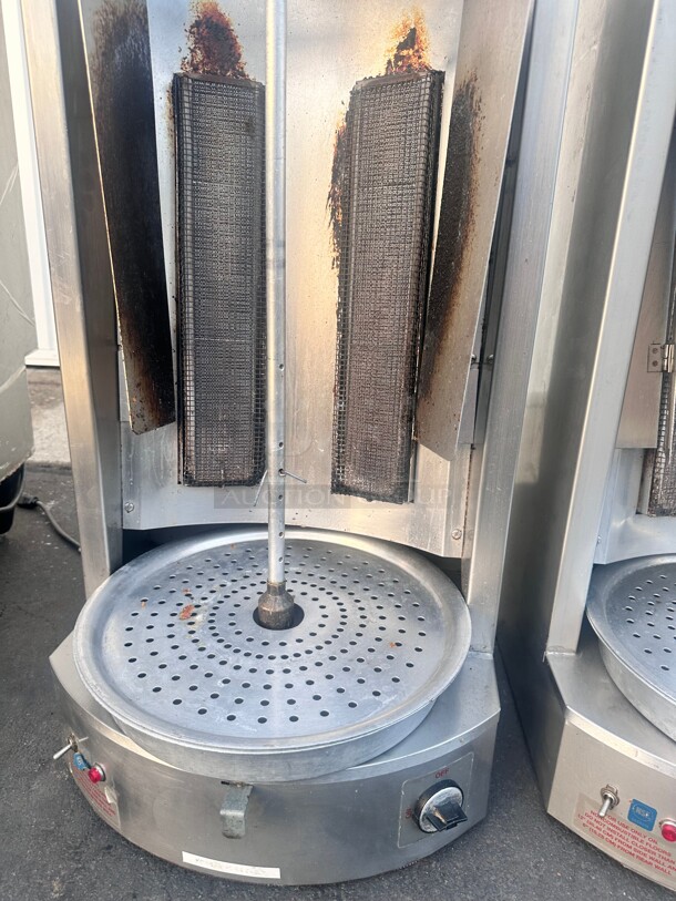 Excellent Condition AutoGyros 4LG 65 lb. Vertical Natural Gas Gyro Broiler - 30,000 BTU Working - Image 3 of 5