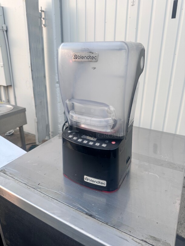 Excellent Condition Blendtec CQB1 Stealth Commercial Blender with Sound Enclosure 120V Working - Image 4 of 7