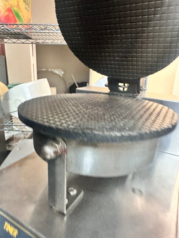 Clean Carnival King WCM1 8 inch Non-Stick Waffle Cone Maker - 120V Working - Image 2 of 6