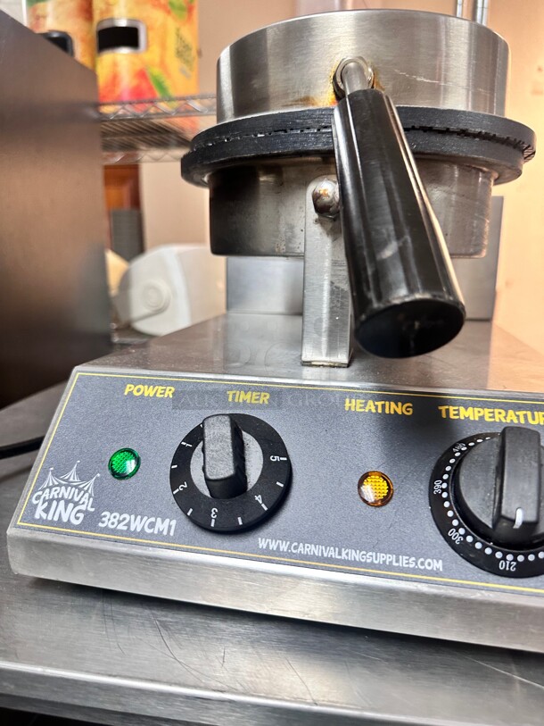 Clean Carnival King WCM1 8 inch Non-Stick Waffle Cone Maker - 120V Working - Image 3 of 6