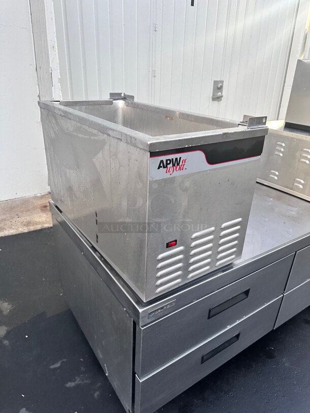 Excellent Condition APW Wyott CTCW-43 Countertop Cold Food Well - 120V Working - Image 4 of 5
