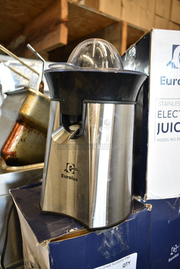 4 BRAND NEW SCRATCH AND DENT! Electrolux ELCJ-2200S Countertop Juicer. 120 Volts, 1 Phase. 4 Times Your Bid! Tested and Working! - Image 2 of 6
