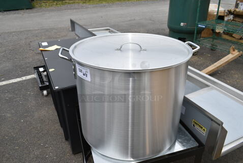 BRAND NEW SCRATCH AND DENT! Stainless Steel Stock Pot w/ Lid. 