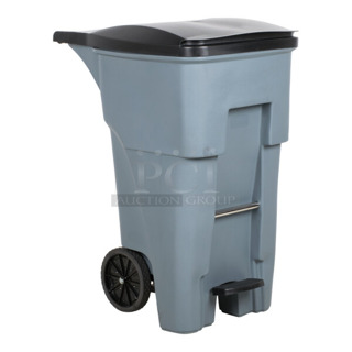 BRAND NEW SCRATCH AND DENT! Rubbermaid 1971968 260 Qt. / 65 Gallon Gray Step-On Wheeled Rectangular Trash Can with Lid