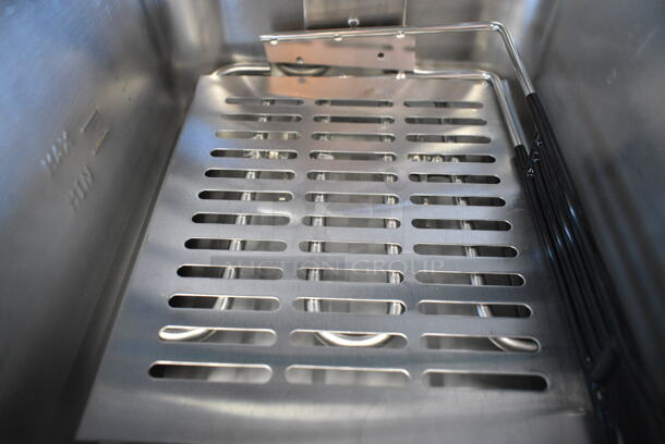 BRAND NEW SCRATCH AND DENT! 2024 Crosson EF-6V Stainless Steel Commercial Countertop Electric Powered Fryer w/ Metal Fry Basket and Lid. 120 Volts, 1 Phase. - Image 4 of 5