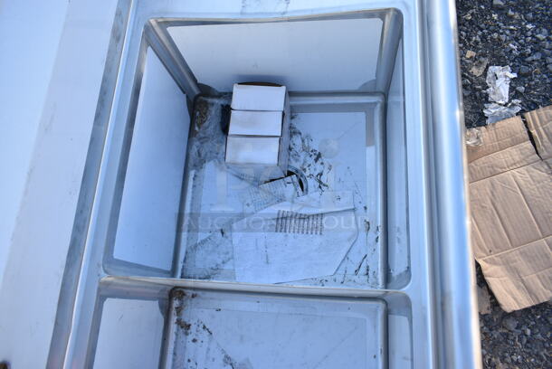 BRAND NEW SCRATCH AND DENT! Steelton 522CS31818LR 90" 18-Gauge Stainless Steel Three Compartment Commercial Sink with 2 Drainboards - 18" x 18" x 12" Bowls` - Image 4 of 8