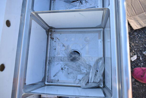 BRAND NEW SCRATCH AND DENT! Steelton 522CS31818LR 90" 18-Gauge Stainless Steel Three Compartment Commercial Sink with 2 Drainboards - 18" x 18" x 12" Bowls` - Image 5 of 8