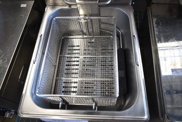 2 BRAND NEW SCRATCH AND DENT! 2023 Hoocoo FRY-10L Stainless Steel Commercial Countertop Electric Powered Fryer w/ Lid and Fry Basket. 120 Volts, 1 Phase. 2 Times Your Bid! - Image 4 of 8