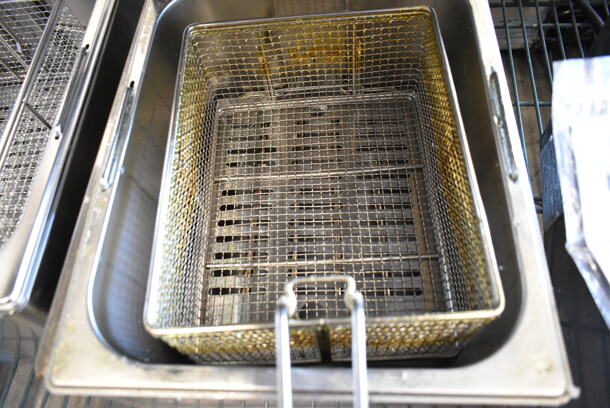 2 BRAND NEW SCRATCH AND DENT! 2023 Hoocoo FRY-10L Stainless Steel Commercial Countertop Electric Powered Fryer w/ Lid and Fry Basket. 120 Volts, 1 Phase. 2 Times Your Bid! - Image 6 of 8