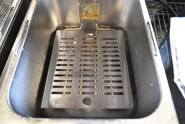 2 BRAND NEW SCRATCH AND DENT! 2023 Hoocoo FRY-10L Stainless Steel Commercial Countertop Electric Powered Fryer w/ Lid and Fry Basket. 120 Volts, 1 Phase. 2 Times Your Bid! - Image 7 of 8