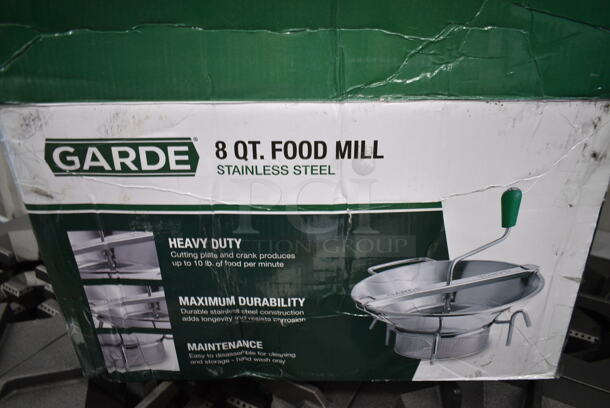 BRAND NEW SCRATCH AND DENT! Garde 181FM8 Heavy-Duty Stainless Steel Rotary Food Mill with 3 Sieves - 8 Qt. Capacity - Image 3 of 4