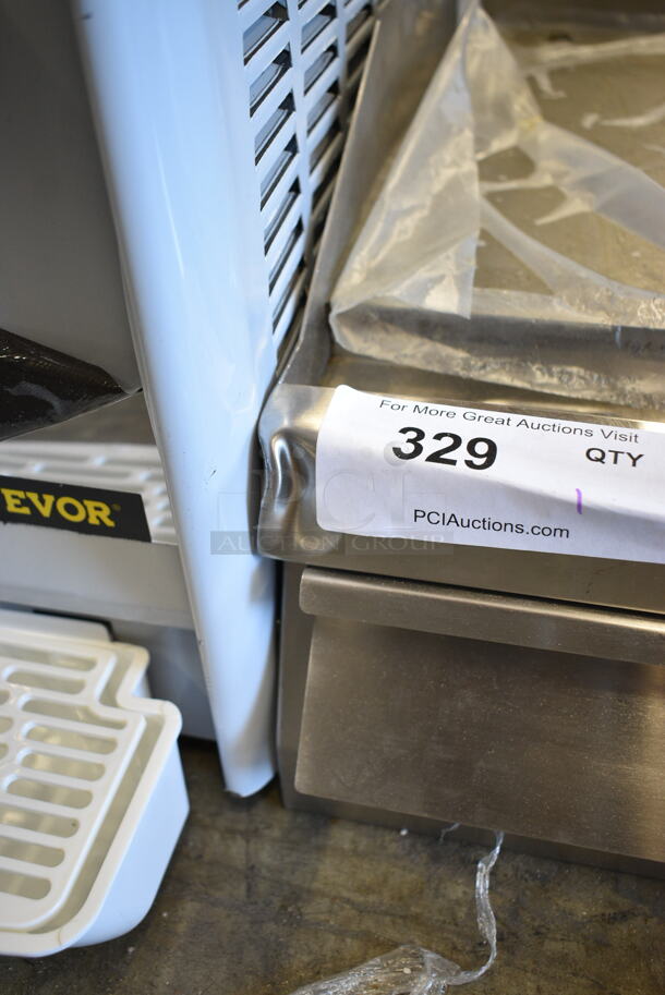 BRAND NEW SCRATCH AND DENT! Avantco 177EG30N Stainless Steel Commercial Countertop Electric Powered Flat Top Griddle. 208/240 Volts, 1 Phase. - Image 5 of 6