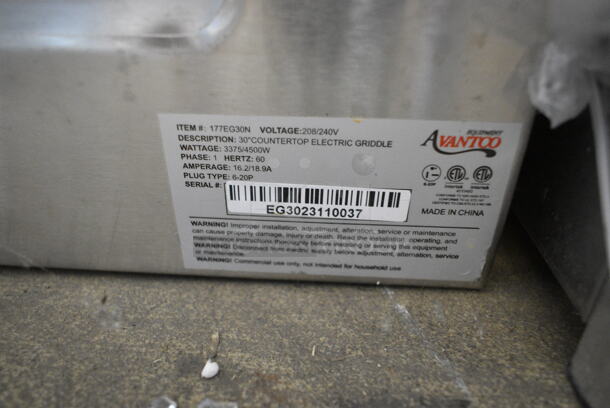BRAND NEW SCRATCH AND DENT! Avantco 177EG30N Stainless Steel Commercial Countertop Electric Powered Flat Top Griddle. 208/240 Volts, 1 Phase. - Image 5 of 5