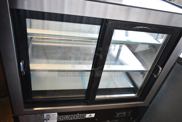 BRAND NEW SCRATCH AND DENT! Avantco 193BC36HCB Metal Commercial Floor Style Deli Display Case Merchandiser on Commercial Casters. 110-120 Volts, 1 Phase. Cannot Test Due To Cut Power Cord - Image 4 of 8
