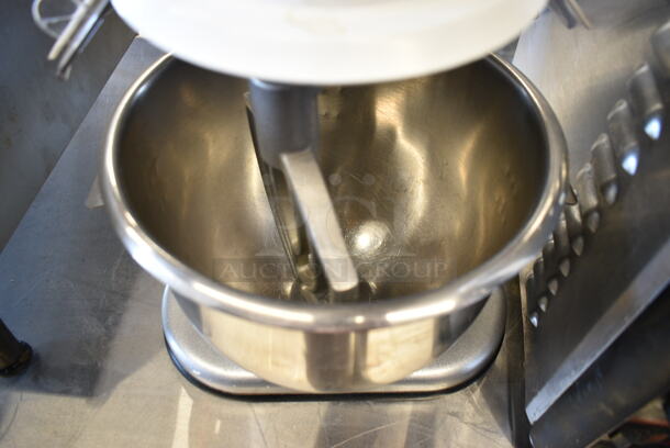 Vollrath MIX1007 Metal Commercial Countertop 7 Quart Planetary Mixer w/ Stainless Steel Mixing Bowl, Plastic Bowl Guard and Paddle Attachment. 110-120 Volts, 1 Phase. Tested and Does Not Power On - Image 3 of 6