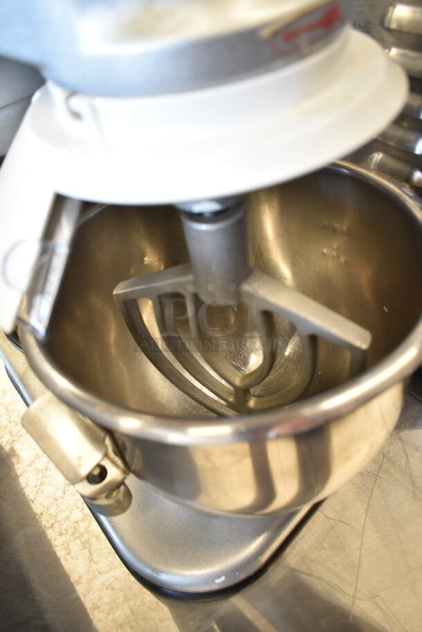 Vollrath MIX1007 Metal Commercial Countertop 7 Quart Planetary Mixer w/ Stainless Steel Mixing Bowl, Plastic Bowl Guard and Paddle Attachment. 110-120 Volts, 1 Phase. Tested and Does Not Power On - Image 4 of 6