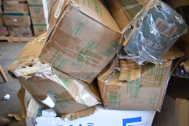 PALLET LOT of 30 BRAND NEW Boxes Including Noble Large Gloves, 3 Boxes Environ 1058150 Knives, Lavex 2 Ply Toilet Paper Rolls, 5153 American Flag Trays, 5002DNAPRED Red Table Napkins, 795PTOKFT Choice 8 1/2" x 6" x 2" Kraft Folded Paper #2 Take-Out Container with Window - 160/Case, 129MCS24B Choice 24 oz. Black Rectangular Microwavable Heavy Weight Container with Lid 8" x 5 1/4" x 2" - 150/Case, 500CC9 Choice 9 oz. Clear PET Customizable Plastic Squat Cold Cup - 1000/Case, 433HSLCPIE Plastic Pie Container. 30 Times Your Bid! - Image 5 of 12