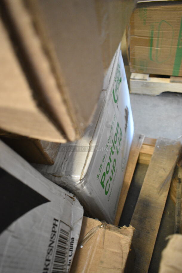 PALLET LOT of 28 BRAND NEW Boxes Including 2 Box 4339BULK Choice 9" White Uncoated Paper Plate - 1000/Case, 3 Box 5014046XXHC Lavex Pro 45 Gallon 3 Mil 40" x 46" Low Density Industrial Contractor Clear Can Liner / Trash Bag - 50/Case, 129MCS28B Choice 28 oz. Black Rectangular Microwavable Heavy Weight Container with Lid 8 3/4" x 6 1/4" x 1 3/4" - 150/Case, 129MCR24B Choice 24 oz. Black Round Microwavable Heavy Weight Container with Lid 7 1/4" - 150/Case, 347TCL12 Choice 12 oz. Clear Disposable Plastic Tumbler - 500/Case, 500TO10103 Choice 10" x 10" x 3" Microwaveable 1-Compartment Black / Clear Plastic Hinged Container - 100/Case, 3 Box WKFSNSPH Visions Individually Wrapped Heavy Weight White Plastic Cutlery Pack with Napkin and Salt and Pepper Packets - 500/Case, 130BKFKSNX500 Choice Black Extra Heavy Weight Wrapped Plastic Cutlery Pack with Napkin - 500/Case, 3 Box 130TRAY12 Visions Black PET Plastic 12" Thermoform Catering / Deli Tray - 25/Case. 28 Times Your Bid! - Image 10 of 10