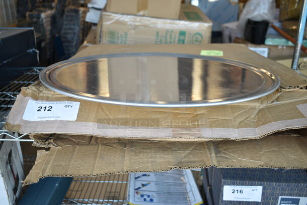 BRAND NEW SCRATCH AND DENT! Box of 19 American Metalcraft HATP22 22" Heavy Weight Aluminum Wide Rim Pizza Pan - Image 2 of 4