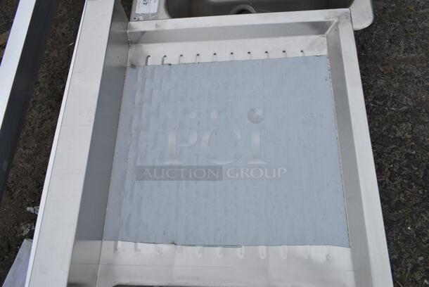 BRAND NEW SCRATCH AND DENT! Regency 600B31014219 Stainless Steel Commercial  3 Bowl Underbar Sink with Two Large Drainboards. Bays 10x14x9 - Image 4 of 9