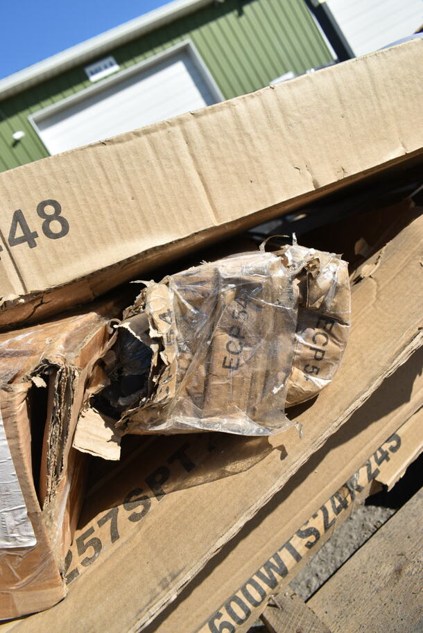 4 Boxes of 4 BRAND NEW SCRATCH AND DENT! Regency 460ECP54 54" Chrome Post. 4 Times Your Bid! - Image 2 of 3