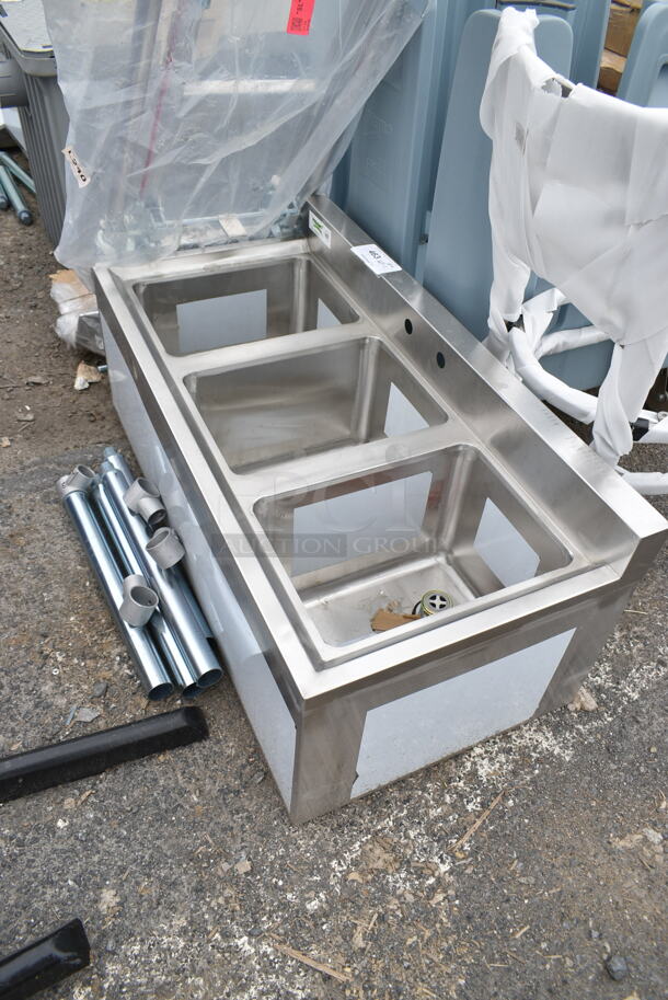 BRAND NEW SCRATCH AND DENT! Regency 600B31014 Stainless Steel 3 Bowl Underbar Sink. Bays 10x14x10 - Image 2 of 7