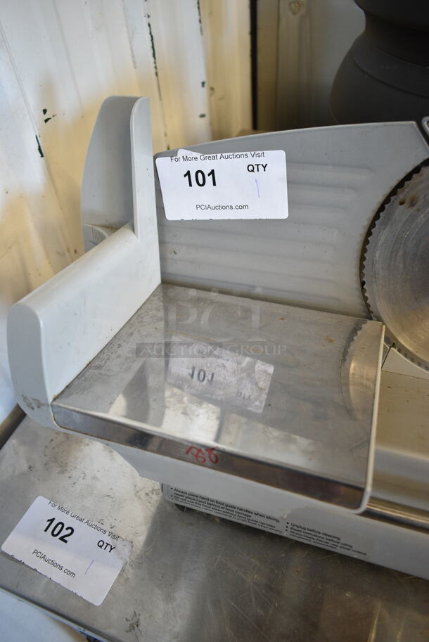 The Metal Ware FS-160 Metal Countertop Meat Slicer. 120 Volts, 1 Phase. Tested and Working!  - Image 3 of 5