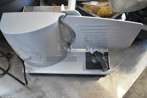 The Metal Ware FS-160 Metal Countertop Meat Slicer. 120 Volts, 1 Phase. Tested and Working!  - Image 4 of 5