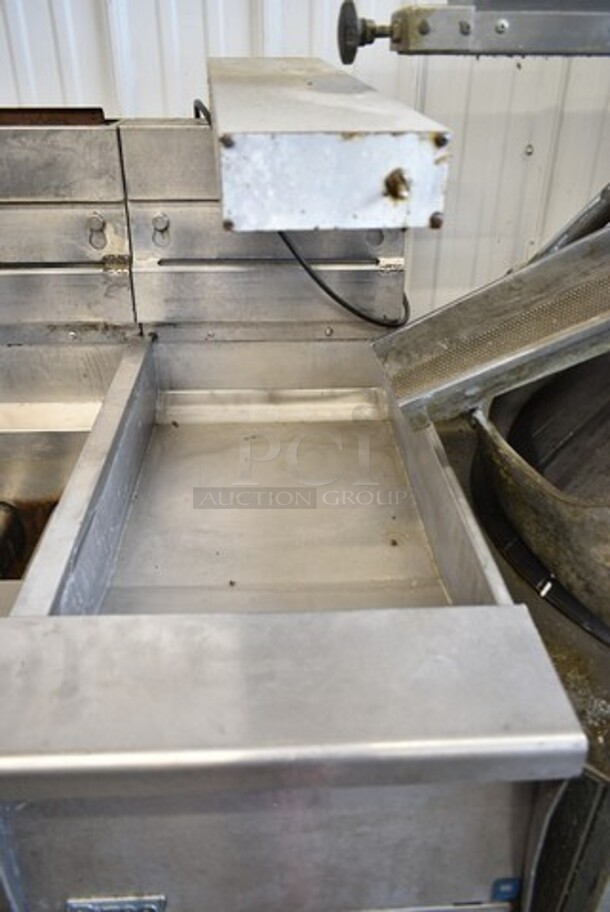 Pitco Frialator SG14-S Stainless Steel Commercial Natural Gas Powered 2 Bay Deep Fat Fryer w/ Right Side Dumping Station. 110,000 BTU.  - Image 3 of 9
