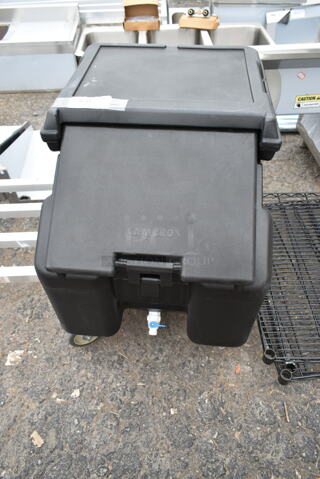 BRAND NEW SCRATCH AND DENT! Cambro ICS1001 Black Poly Insulated Mobile Ice Bin on Casters. 