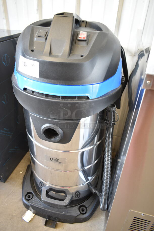 BRAND NEW SCRATCH AND DENT! Lavex 944BJ14126G 26 Gallon Stainless Steel Commercial Wet / Dry Vacuum. 120 Volts, 1 Phase. Tested and Working! - Image 4 of 5