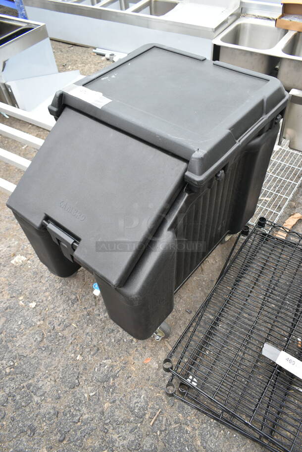 BRAND NEW SCRATCH AND DENT! Cambro ICS1001 Black Poly Insulated Mobile Ice Bin on Casters.  - Image 3 of 6