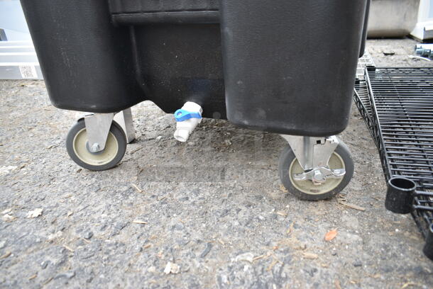 BRAND NEW SCRATCH AND DENT! Cambro ICS1001 Black Poly Insulated Mobile Ice Bin on Casters.  - Image 4 of 6