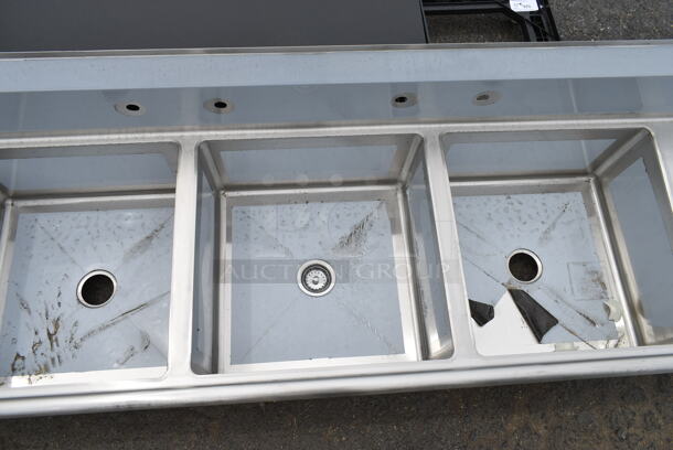 BRAND NEW SCRATCH AND DENT! Regency 600S32323224 121" 16-Gauge Stainless Steel Three Compartment Commercial Sink with Galvanized Steel Legs and 2 Drainboards - 23" x 23" x 12" Bowls. No Legs.  - Image 7 of 8