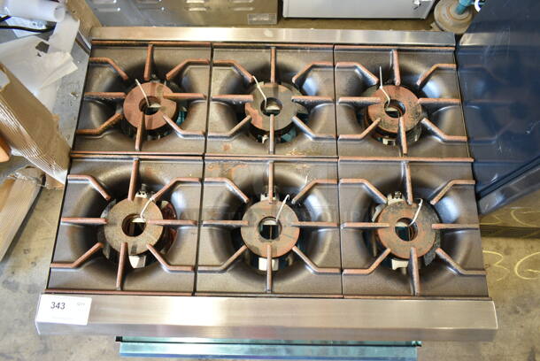 BRAND NEW SCRATCH AND DENT! 2023 Avantco 177CAGR636 Chef Series Stainless Steel Commercial 36" 6 Burner Natural Gas Powered Countertop Range. 150,000 BTU - Image 3 of 6