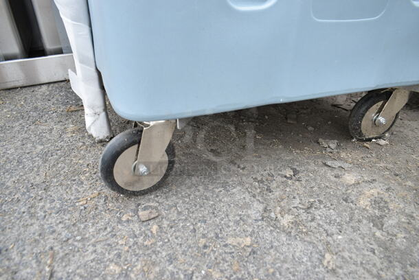 BRAND NEW SCRATCH AND DENT! Metro Gray Blue Poly Portable Dish Cart on Casters.  - Image 4 of 5