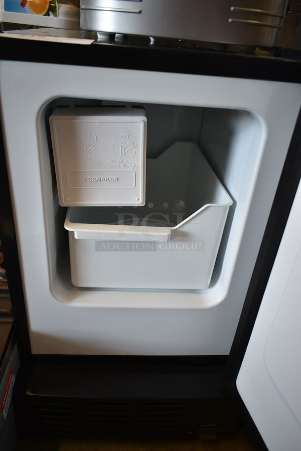 BRAND NEW SCRATCH AND DENT! Whynter UIM-155 Stainless Steel 15" Built In Ice Maker Machine 12lb. 115 Volts, 1 Phase. Tested and Working! - Image 4 of 7