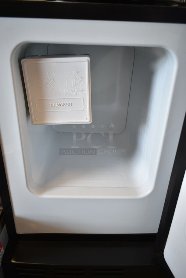 BRAND NEW SCRATCH AND DENT! Whynter UIM-155 Stainless Steel 15" Built In Ice Maker Machine 12lb. 115 Volts, 1 Phase. Tested and Working! - Image 5 of 7