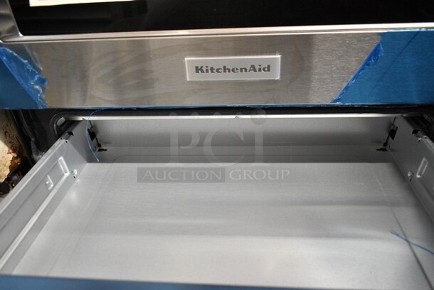 BRAND NEW SCRATCH AND DENT! KitchenAid KSGG700ESS2 Stainless Steel Commercial Natural or Propane Gas Powered 4 Burner Range w/ Convection Oven.  - Image 6 of 7