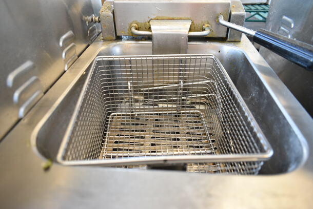BRAND NEW SCRATCH AND DENT! 2024 Crosson EF-6V Stainless Steel Commercial Countertop Electric Powered Fryer w/ Metal Fry Basket and Lid. 120 Volts, 1 Phase. - Image 3 of 5