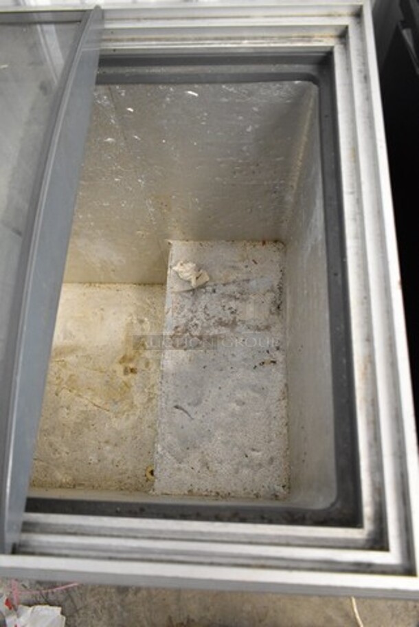 Caravell Metal Commercial Chest Freezer Merchandiser. 115 Volts, 1 Phase. Tested and Working! - Image 2 of 5