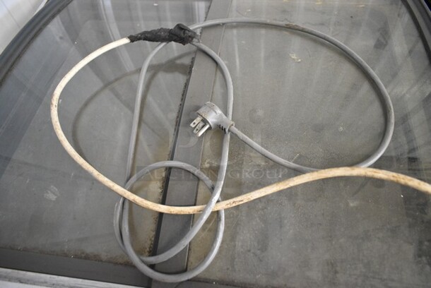 Caravell Metal Commercial Chest Freezer Merchandiser. 115 Volts, 1 Phase. Tested and Working! - Image 4 of 5