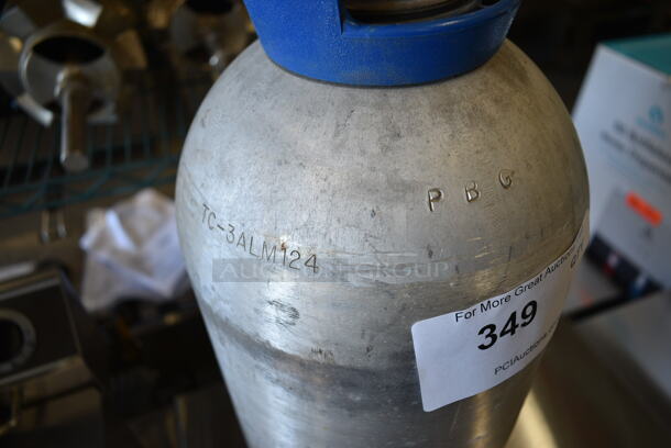 Metal Carbon Dioxide Tank. Buyer Must Pick Up - We Will Not Ship This Item. - Image 3 of 6