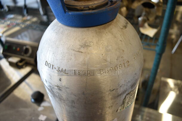 Metal Carbon Dioxide Tank. Buyer Must Pick Up - We Will Not Ship This Item. - Image 4 of 6