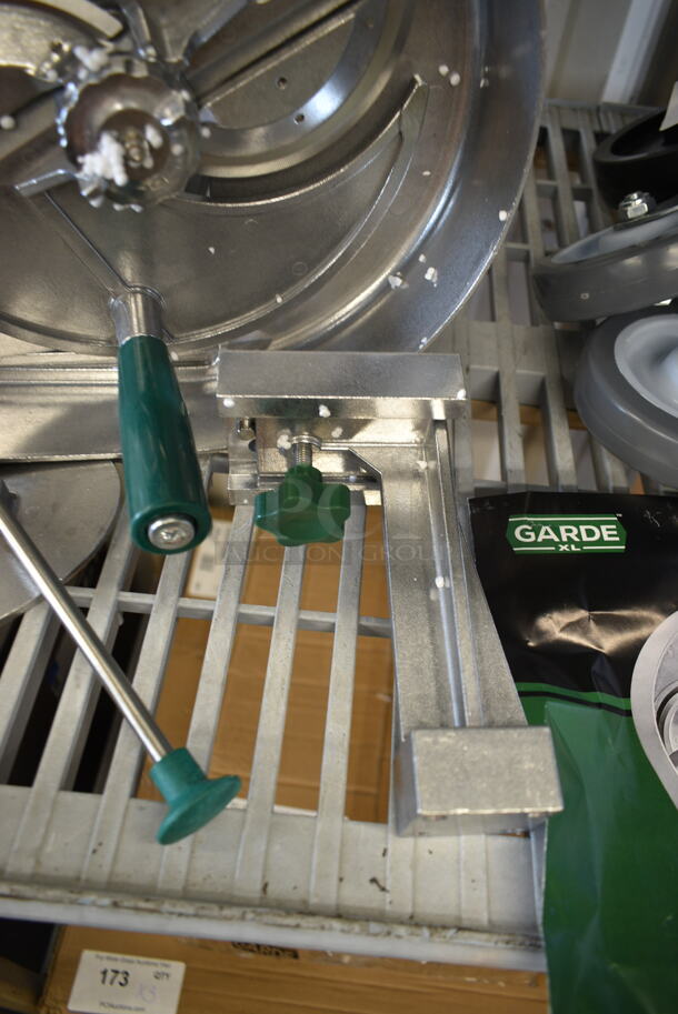 BRAND NEW SCRATCH AND DENT! Garde 181XLROTOSLICE Metal 1/8" to 1/2" Adjustable Fruit / Vegetable Rotary Slicer w/ Garde 181PORTBASE Portable Mounting Base - Image 4 of 9