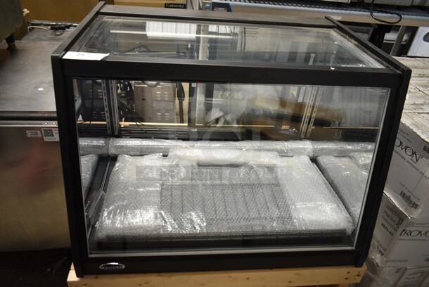 BRAND NEW! Federal Industries ERR3628 Metal Commercial Countertop Refrigerated Display Case Merchandiser. 120 Volts, 1 Phase. Tested and Working! - Image 2 of 6