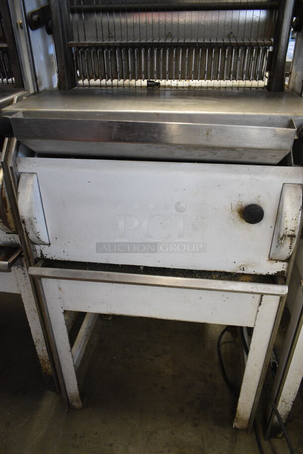 Oliver 777 Metal Commercial Floor Style Bread Loaf Slicer. 115 Volts, 1 Phase. Tested and Working! - Image 3 of 4