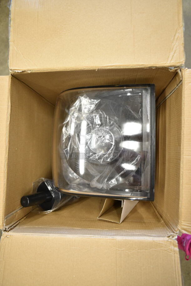 BRAND NEW SCRATCH AND DENT! AvaMix 928HBX2000 64 oz. 3 1/2 hp Programmable Commercial Blender with Touchpad and Sound Enclosure. 120 Volts, 1 Phase. Tested and Working! - Image 3 of 4